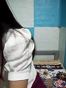 Donatella28 on StripChat