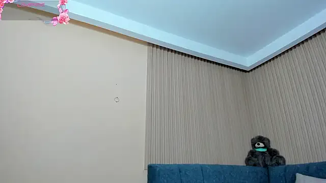 Dulce_emi — show tits + 2min control