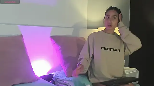 Dylan_Katte — show naked body + rub pussy