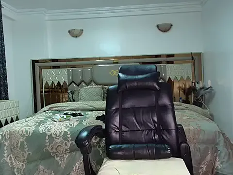 ebony_shilly3 on StripChat