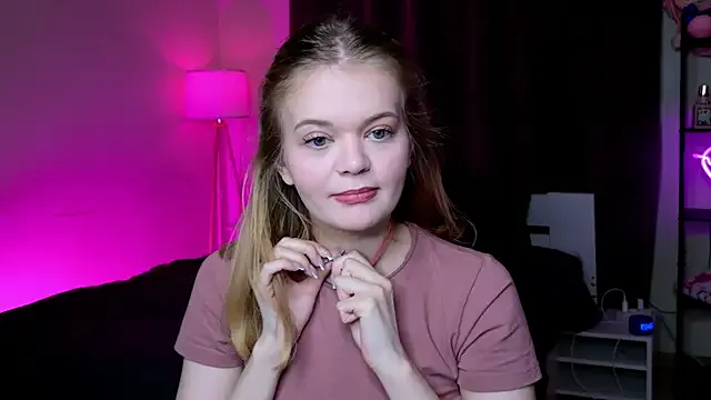 Elioraa on StripChat