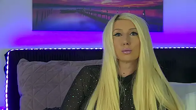 Freechat EmaCourtis on StripChat