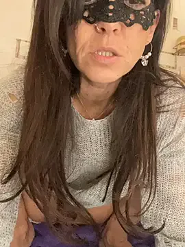 EmySkinny85 — Fammi orgasmare e SQUIRTARE 