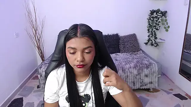 Eva_Maddoxx — Get naked & suck dildo