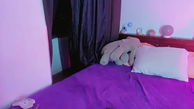 Flora_Minx on StripChat