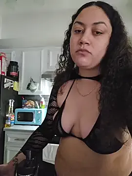 honeeyyy_pot on StripChat