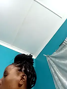 HotPetite_25 on StripChat