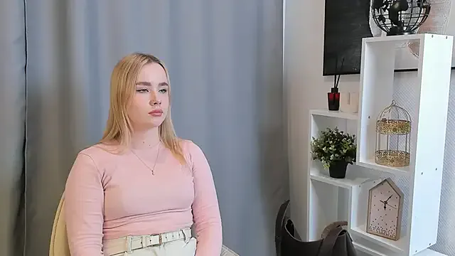 IvetteLabore — show tummy