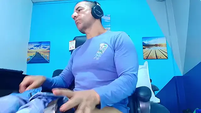 juanses_n_toro on StripChat