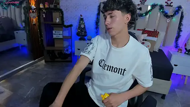 kaelwolf_tay on StripChat