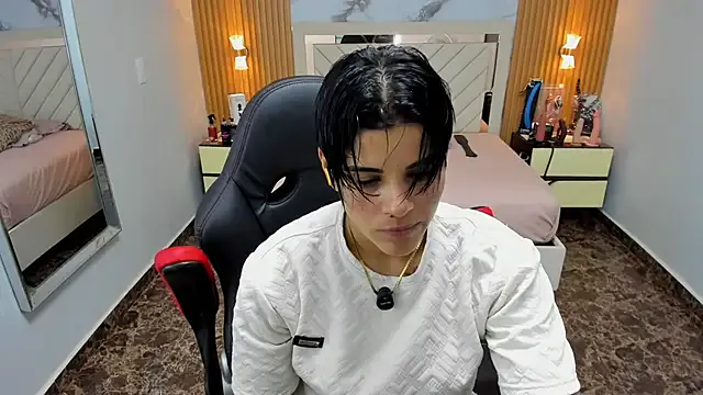 KAROLLJONES1 on StripChat