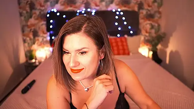 KiraRoxx on StripChat