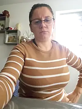 KristenVega — Fingger pussy and squirt