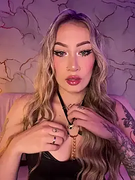 Lally_Valencia__ on StripChat