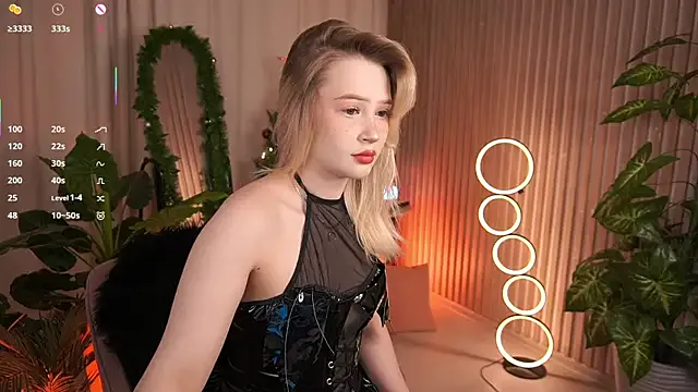 Freechat LauraWifeness on StripChat