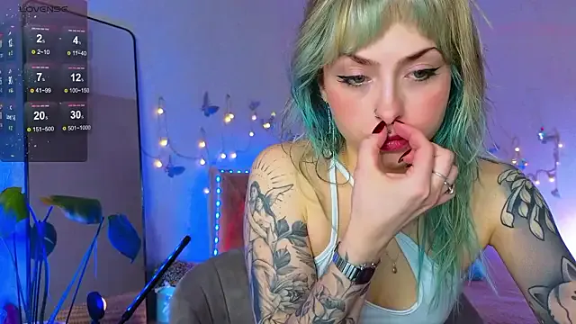 Freechat lavenderluxe on StripChat