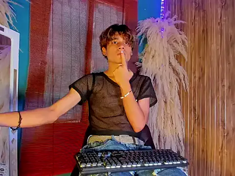 Leo_Glow on StripChat