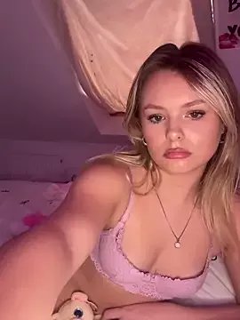 LillieWebb_ on StripChat 