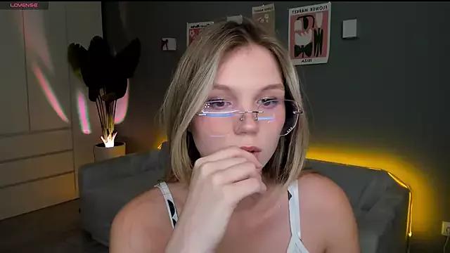 linakorvin from StripChat