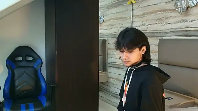 Lovers_21 on StripChat