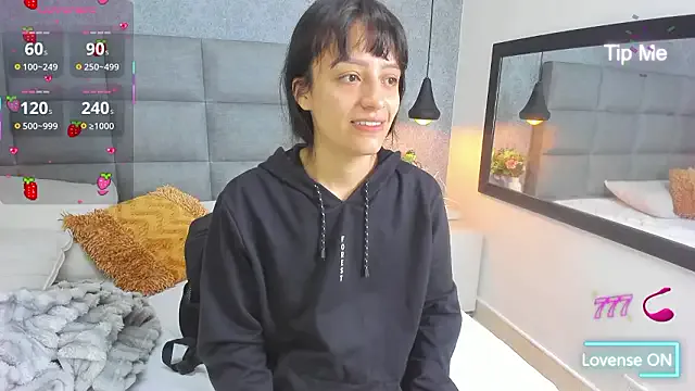 Luna_Bella3 on StripChat