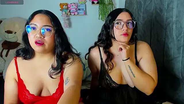 maddie-and-chelsea- on StripChat 