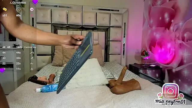 Freechat mia_peyton on StripChat