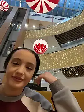 MiaTee — pussy show