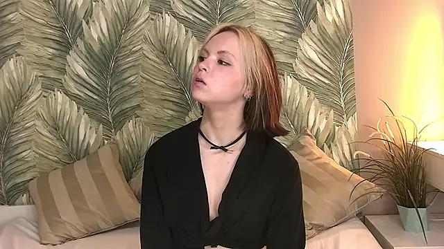 MollyHuntt on StripChat 