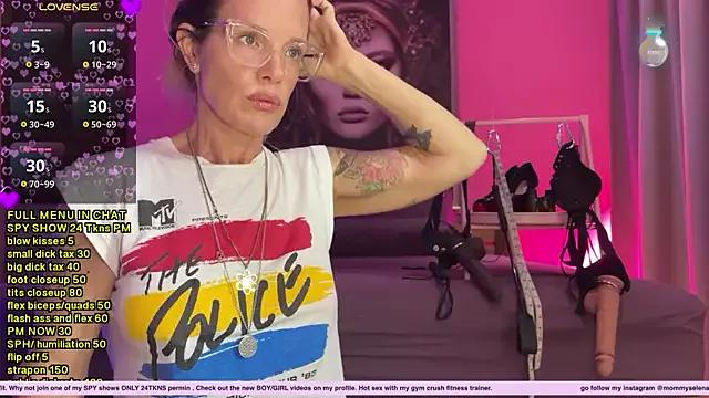 mommyselenafit_ from StripChat