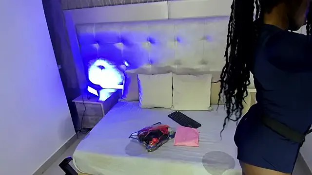 NalaRoux — Domi in my pussy - make me moan