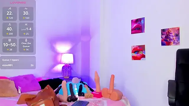 naomy_68 on StripChat