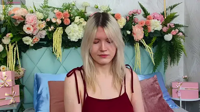 NellieLoyns on StripChat