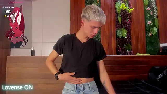 Freechat nicktorn on StripChat