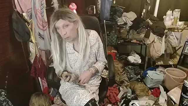 Ombeline1 on StripChat