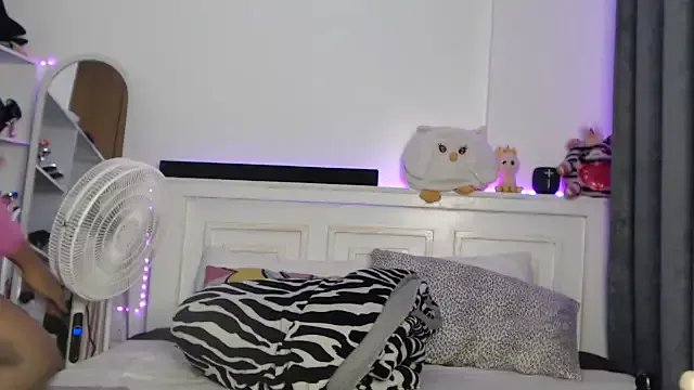 peeky_pinky on StripChat 