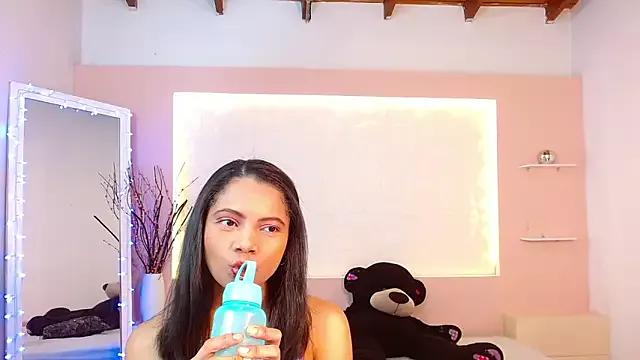 PenelopeShine on StripChat 