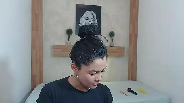 PenelopeShine on StripChat 