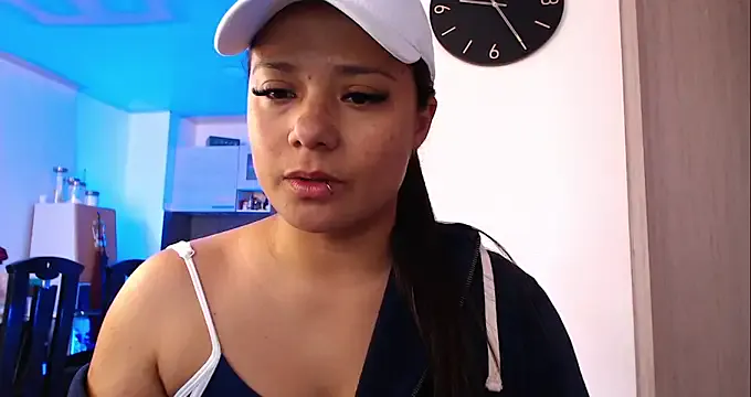 StripChat Pretty__Milf is Freechat Pretty__Milf — take off my hoodie