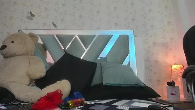 Queenjenn__ on StripChat 