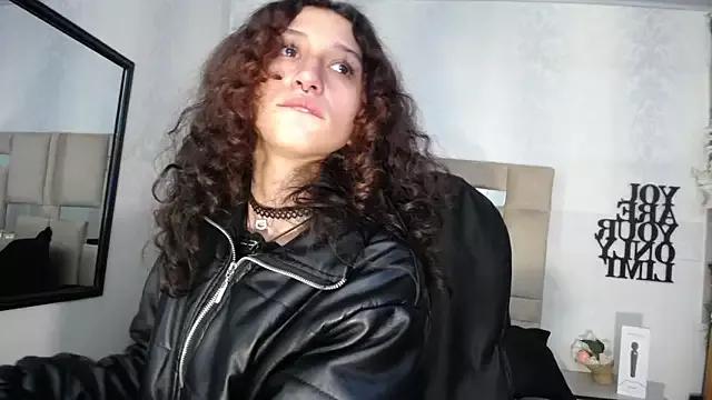 Queenjenn__ on StripChat 