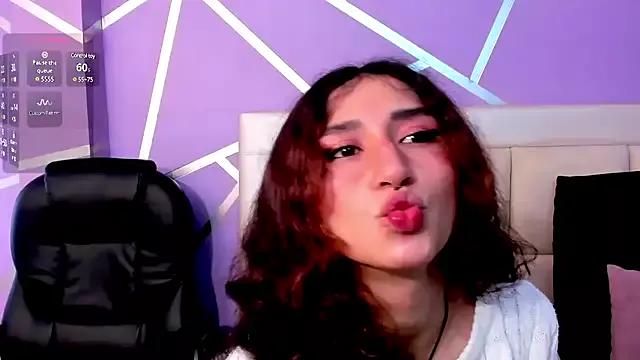 Queenjenn__ on StripChat 