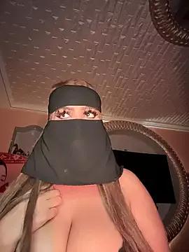 Queentaraf999 from StripChat