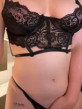 Freechat redheaddoll22 on StripChat