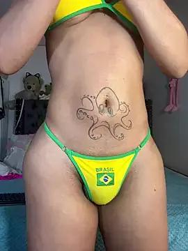 saragill323 on StripChat 