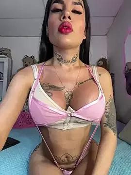 saragill323 on StripChat 