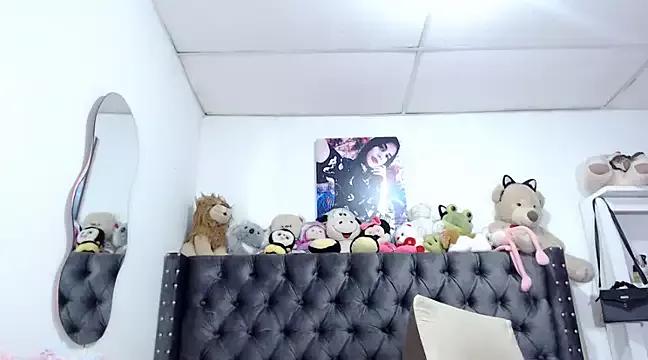 saragill323 on StripChat 