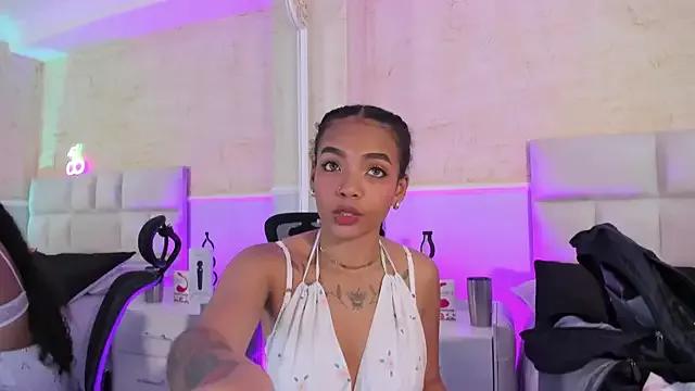 SarahLynn7 on StripChat 