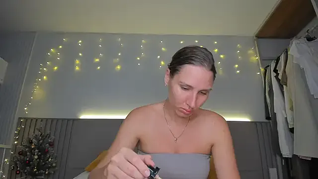 Freechat SofiClimbing on StripChat