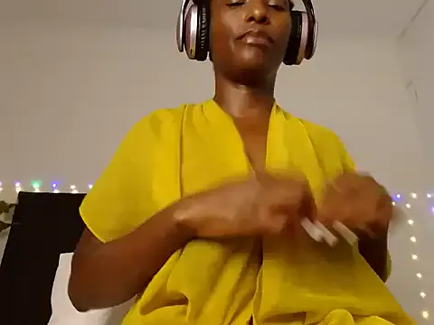 StripChat SoftRosee is Freechat SoftRosee — ITS MY BIRTHDAY WEEK. GIVE ME LOVE KINGS